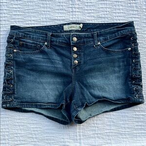 Torrid shorts 16 plus size Jean Dark Blue Denim‎ Lace-Up Shorts plus size